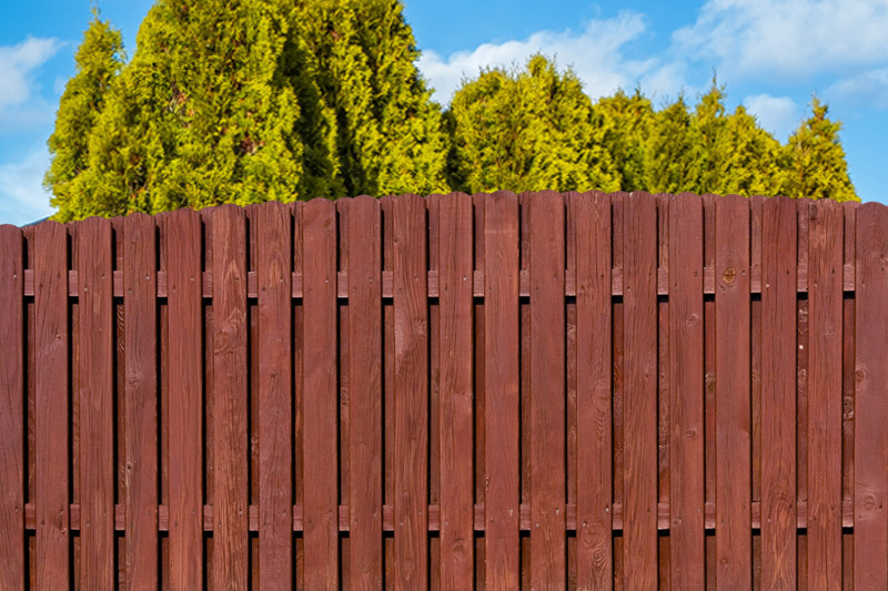 Clôture de bois en arche à Brossard