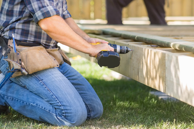 Entrepreneur réparation de patio en bois